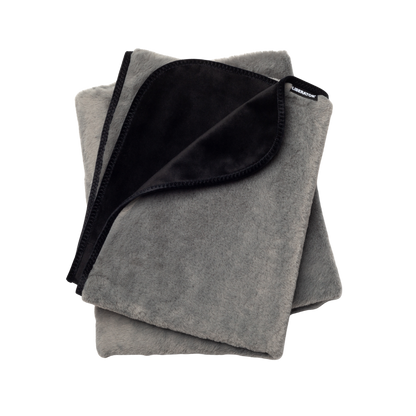 Fascinator Throw – Faux Fur Luscious Splashproof Blanket