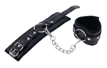 Sportsheets Shadow Handcuffs: Buckle and chain detail