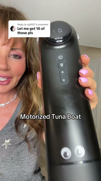 Dana demonstrating Total Package Deluxe Motorized Full Service Másturbátor