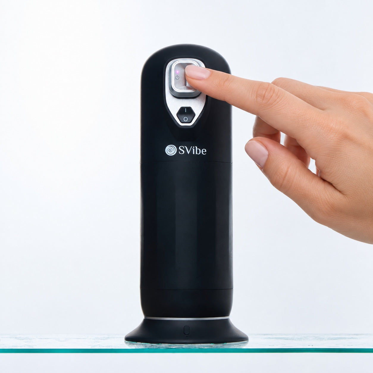 A fingertip selecting a low setting on the JET controls